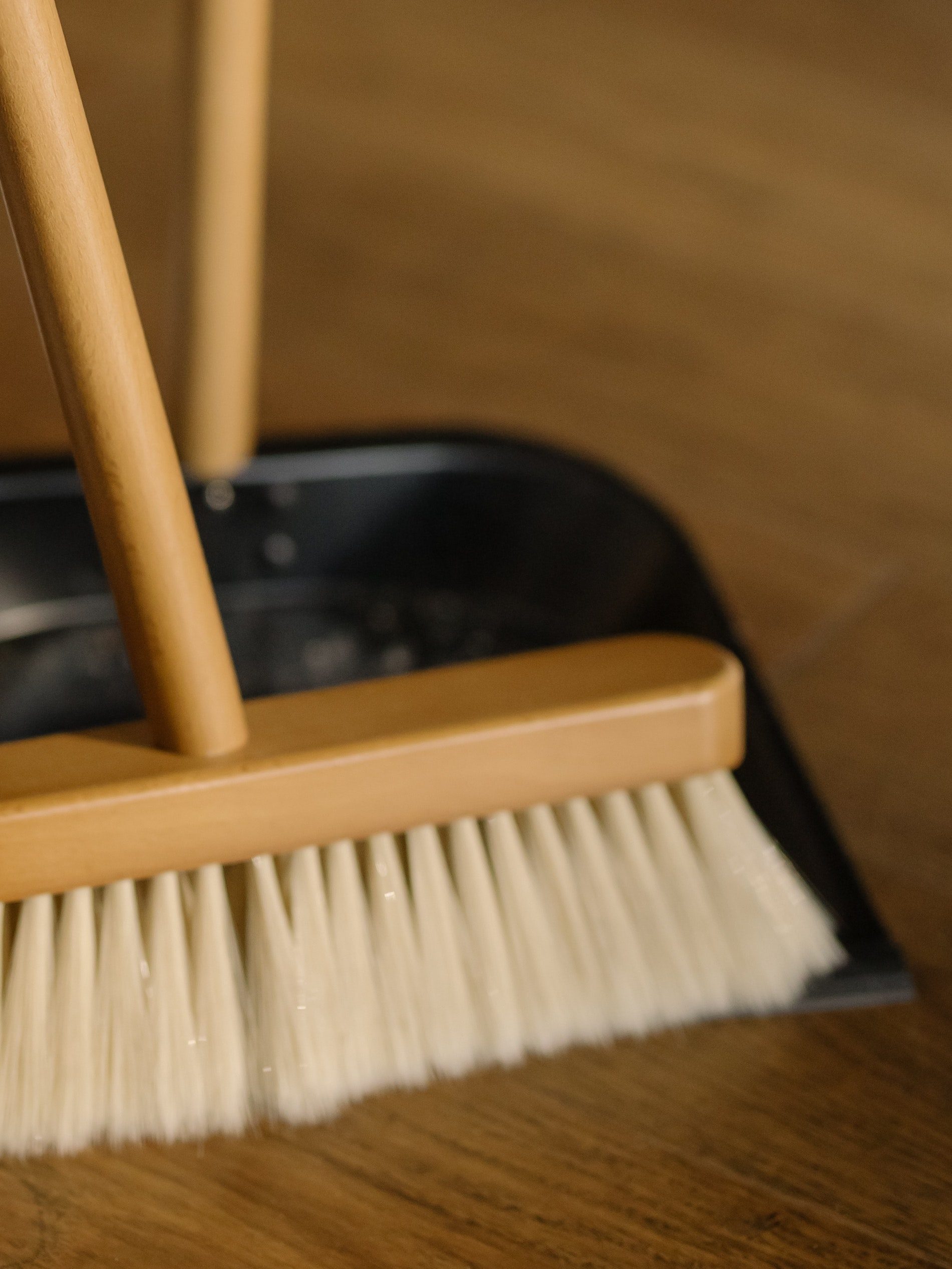 Quels nettoyants utiliser pour enlever la poussière chez soi ?