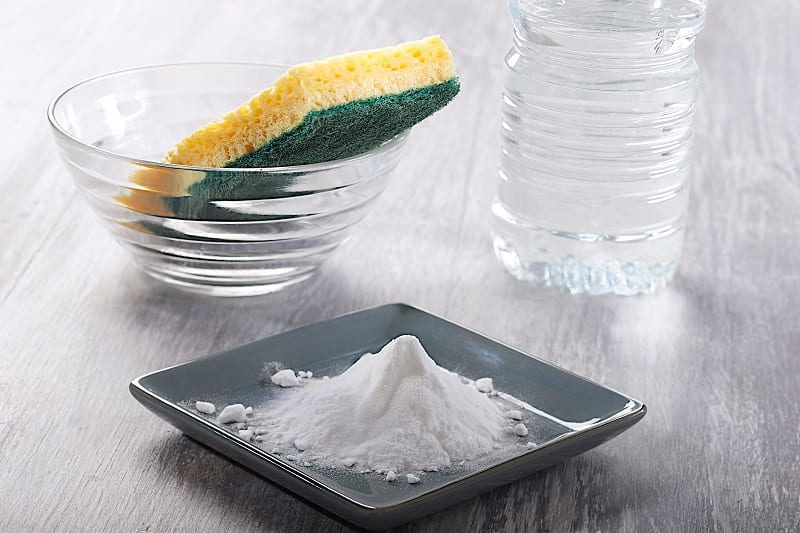 Bicarbonate de soude et vinaigre blanc