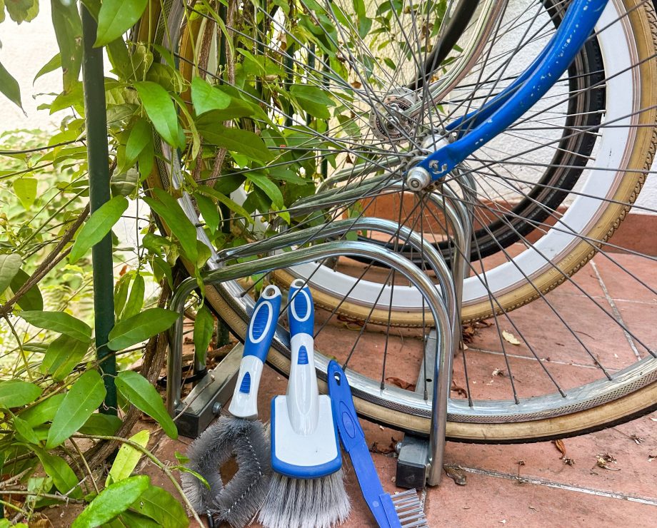 nettoyer sa chaîne de vélo avec kit de nettoyage
